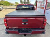 LT | 4X4 | CREW CAB | 5.3L V8 | HEATED SEATS | TONNEAU COVER | FENDER FLARES This 2018 Chevrolet Sil... (image 5)
