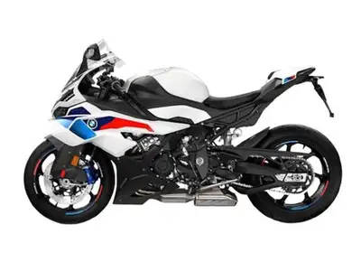 Base MSRP: $21,445Factory Upgrades:Anti-Theft Alarm SystemDynamic PackageM PackageM Forged WheelsPas...