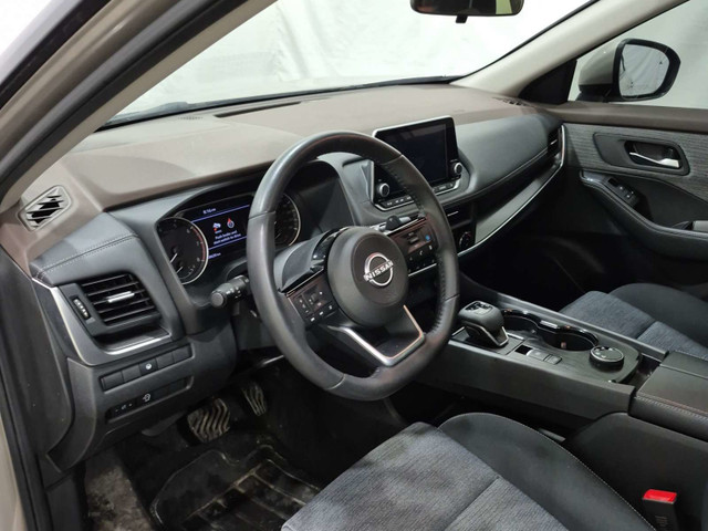 2023 Nissan Rogue SV Moonroof SV/AWD/PANORAMIC/28KM/OFF 1 OWN... in Cars & Trucks in Belleville - Image 2