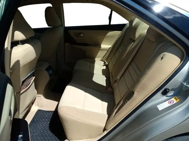 2015 Toyota Camry Hybrid 4dr Sdn LE in Cars & Trucks in Lethbridge - Image 14