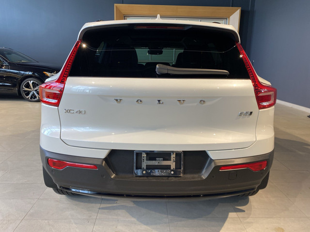 2023 Volvo XC40 B5 AWD Ultimate - Dark in Cars & Trucks in Edmonton - Image 4