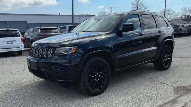 2020 Jeep Grand Cherokee Laredo Altitude Package | Sunroof |... in Cars & Trucks in London - Image 3