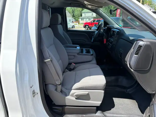 2015 Chevrolet Silverado 1500 LS 8' Box! 4x4! in Cars & Trucks in Moncton - Image 17