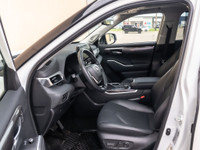 CARGET AUTOMOTIVE is thrilled to offer this 2023 Toyota Highlander Platinum AWD, a fully loaded thre... (image 9)