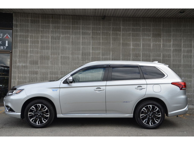  2018 Mitsubishi Outlander PHEV SE S-AWC ONLY 5% GST, NO PST! in Cars & Trucks in Burnaby/New Westminster - Image 3