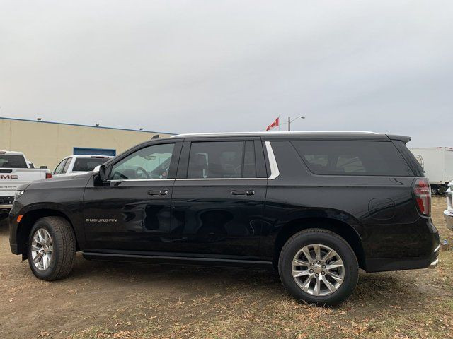 2023 Chevrolet Suburban Premier 4x4 6.2L Sunroof Nav  in Cars & Trucks in Edmonton - Image 4