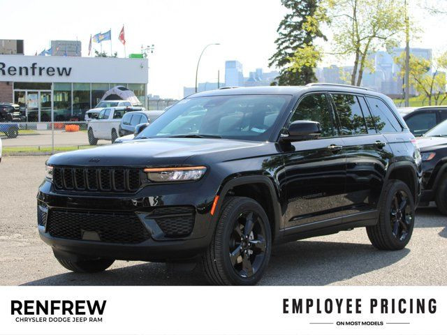 2025 Jeep Grand Cherokee Altitude in Cars & Trucks in Calgary
