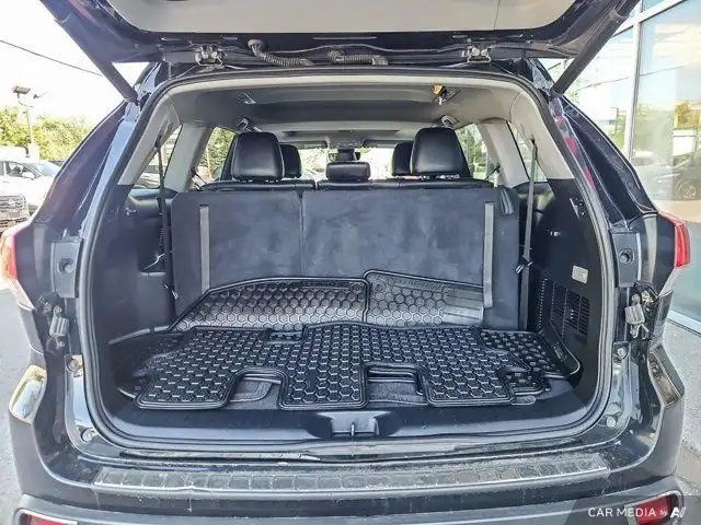 2017 Toyota Highlander XLE in Cars & Trucks in Ottawa - Image 16
