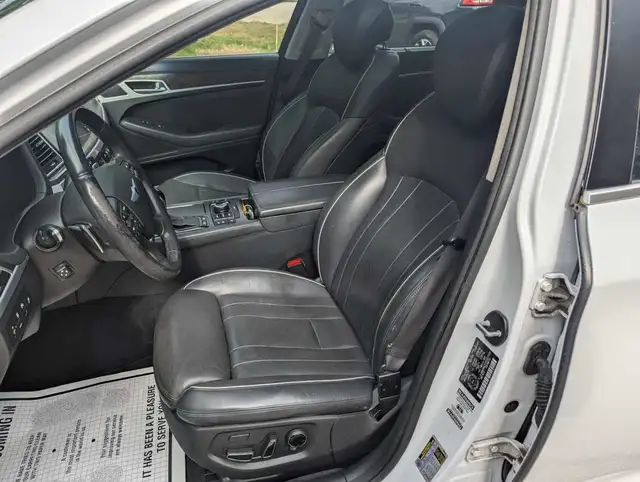 2015 Hyundai Genesis Ultimate dans Autos et camions dans London - Image 15
