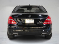 This luxurious 2011 Mercedes-Benz S550 with AMG Package delivers exceptional refinement and performa... (image 6)