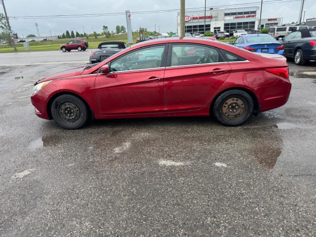 2011 Hyundai Sonata GL, AUTO, NEW ENGINE, 2 SETS OF WHEELS, CERT in Cars & Trucks in London - Image 2