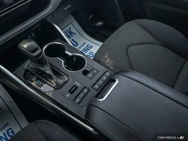2022 Toyota Highlander LE | V6 Power | 8-Passenger Seating dans Autos et camions dans Cambridge - Image 24