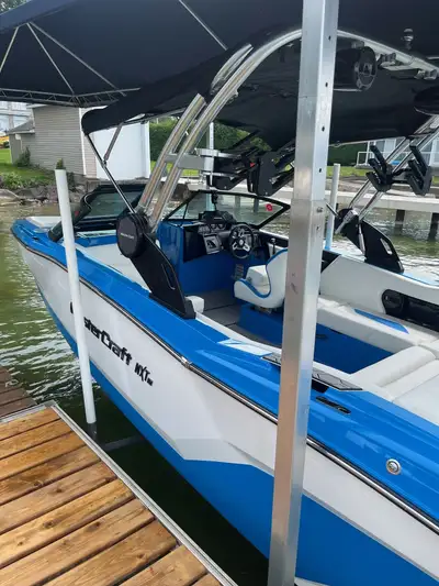 The 2023 MasterCraft NXT22 is a premier 22-foot wakeboard boat, expertly crafted to deliver exceptio...