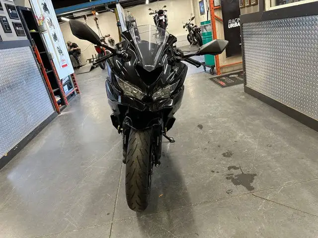 2023 Kawasaki Ninja ZX-4R in Street, Cruisers & Choppers in Calgary - Image 8