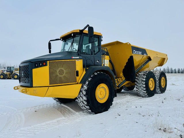 2019 DEERE 410E ROCK TRUCK  in Heavy Equipment in Calgary - Image 3