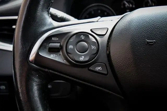 2021 Buick Enclave Premium - Cooled Seats - Leather Seats in Cars & Trucks in Ottawa - Image 20