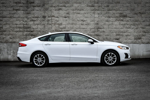 2020 Ford Fusion Hybrid SE • HEATED SEATS • PARK ASSIST • NAV in Cars & Trucks in Cornwall - Image 2