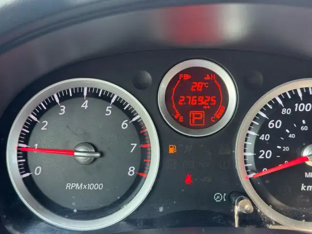 2010 Nissan Sentra SE-R, AUTO, 2.5L, NEWER TIRES, RUNS WELL, AS  in Cars & Trucks in London - Image 10
