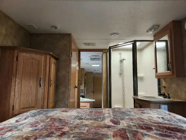 2006 Keystone Laredo 30BH *Lits superposes* in RVs & Motorhomes in Thetford Mines - Image 25