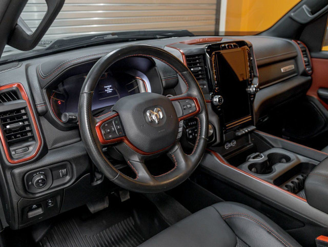 Ram 1500 REBEL CREW 4X4 V8 *NAV* SIÈGES / VOLANT CHAUFF USB 2023 in Cars & Trucks in Laurentides - Image 2