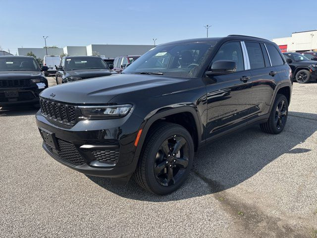 2025 Jeep Grand Cherokee Altitude in Cars & Trucks in Mississauga / Peel Region