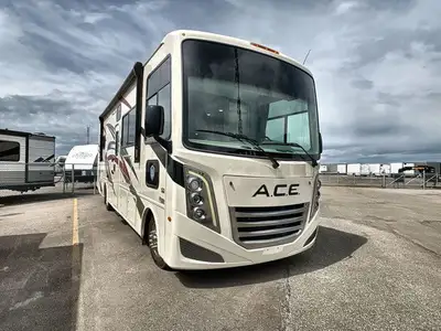 KING BED, EXTERIOR KITCHEN & TV - Call for Details! *AMVIC Licensed Dealer 2023 Thor Motor Coach A.C...