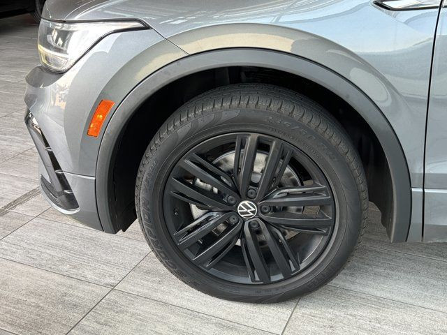 2022 Volkswagen Tiguan Comfortline R-Line Black Edition | in Cars & Trucks in Edmonton - Image 4