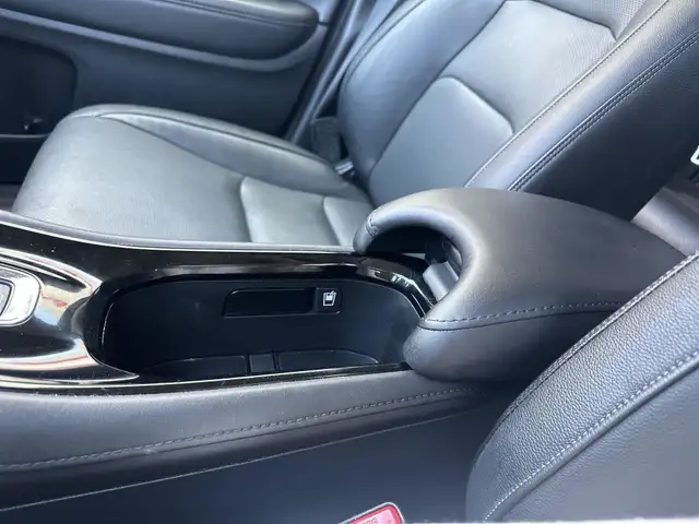 2019 Honda HR-V Touring l One Owner l Clean CarFax l Local Vehic in Cars & Trucks in Calgary - Image 22
