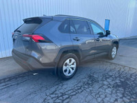 2021 Toyota Rav4 LE 2.5L FWD Financement Bancaire 1e 2e 3e chance Disponible —- FINANCEMENT MAISON D... (image 5)