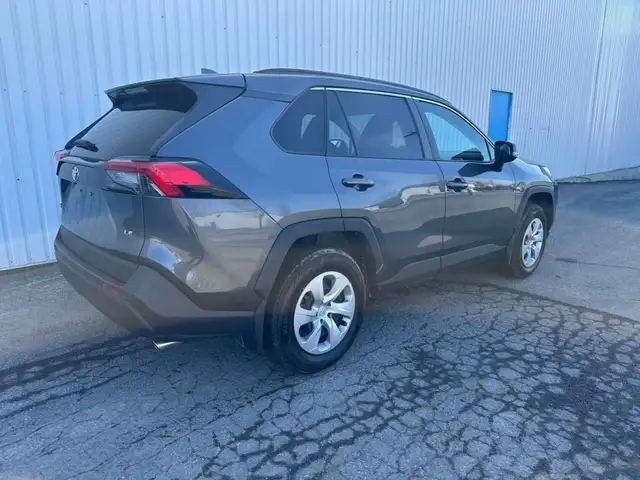 2021 Toyota RAV4 LE in Cars & Trucks in Longueuil / South Shore - Image 7