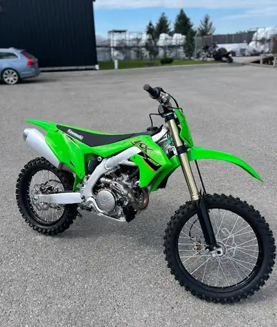 In stock we have 2 2022 Kawasaki KX450's! Financing available! Taxes ,Freight ,PDI and licensing ext...