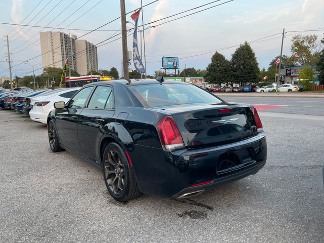 2018 Chrysler 300 300S | Clean CarFAX in Cars & Trucks in City of Toronto - Image 3
