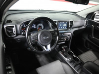 Sportage's driver-centric interior is defined by its superb ergonomics. High-mounted displays and a... (image 9)