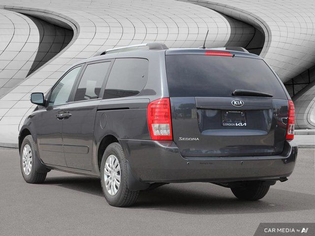 2014 Kia Sedona LX in Cars & Trucks in London - Image 3