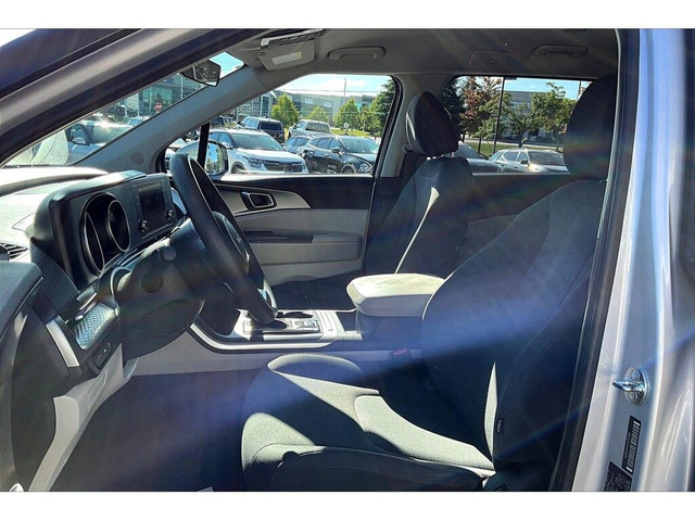 2023 Kia Carnival LX in Cars & Trucks in Barrie - Image 3