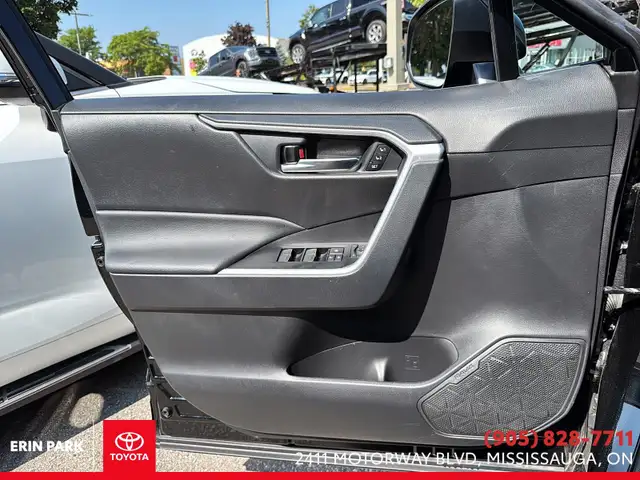 2025 Toyota RAV4 Hybrid XLE in Cars & Trucks in Oakville / Halton Region - Image 12