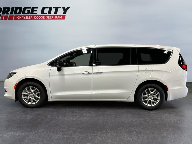 2025 Chrysler Grand Caravan SXT - Heated Seats in Cars & Trucks in Lethbridge - Image 2