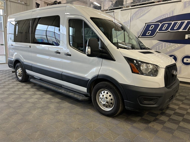 2021 Ford Transit Passenger Wagon 350 MEDIUM ROOF 12 PASSENGER X in Cars & Trucks in Lloydminster - Image 2