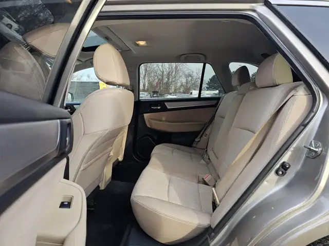2015 Subaru Outback 2.5i Premium 4dr All-wheel Drive CVT in Cars & Trucks in City of Toronto - Image 12