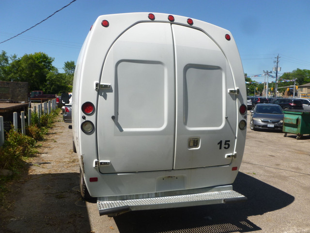 2015 GMC Savana Commercial Cutaway 3500 in Cars & Trucks in City of Toronto - Image 4