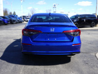 Turn heads in this Aegean Blue Metallic 2022 Honda Civic Sedan EX. Boasting a low 54,467 km, this Ce... (image 5)