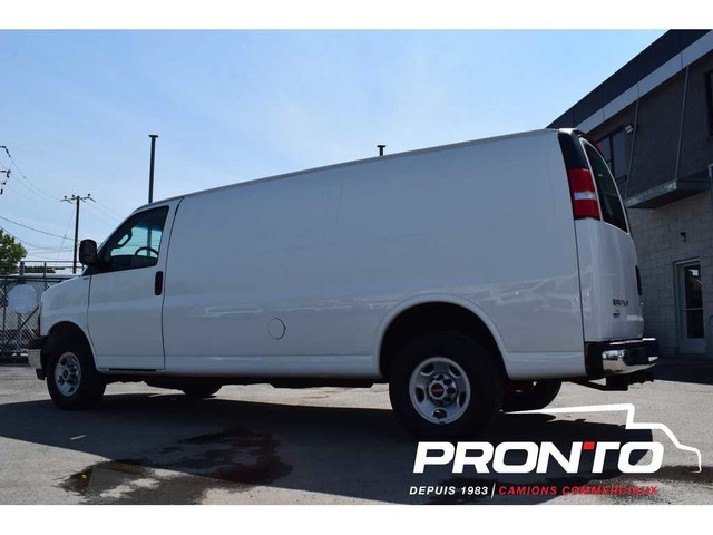 2022 GMC Savana Cargo Van 2500 ** V8 6.6L Gas ** Hitch / Bluetoo in Cars & Trucks in Laval / North Shore - Image 4