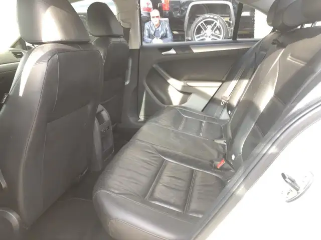2014 Volkswagen Jetta 2.0 TDI Highline in Cars & Trucks in City of Toronto - Image 7