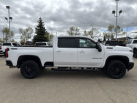 *Like New 2000 Kms *6.6L Duramax Diesel *Trail Boss Edition w/ Z71 Off Road Package *Premium Leather... (image 9)