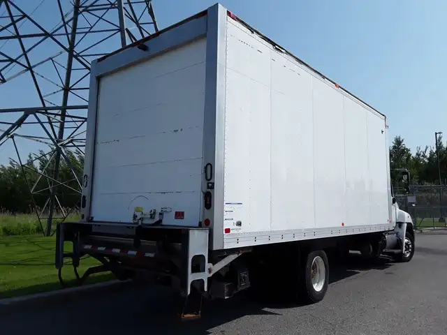 2019 Hino 258 Reefer *Fire Sale Promo* in Heavy Trucks in Longueuil / South Shore - Image 7