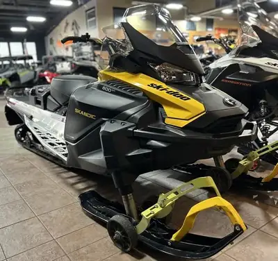 2024 Ski-Doo Skandic® Sport Rotax® 600 EFI 154 ES Utility WT 1.25 $75 BI WEEKLY WITH ZERO DOWN! ALL...