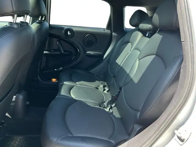2012 MINI Cooper Countryman S ALL4 / Sunroof / Heated Seats in Cars & Trucks in Calgary - Image 16