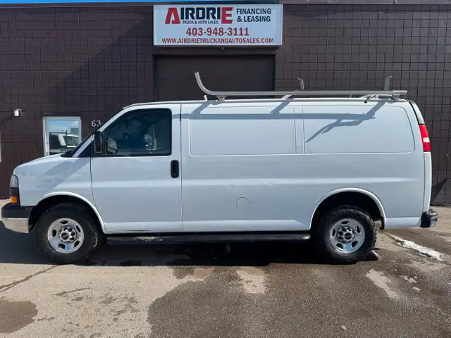 2016 GMC Savana Cargo Van 2500 in Cars & Trucks in Calgary - Image 2
