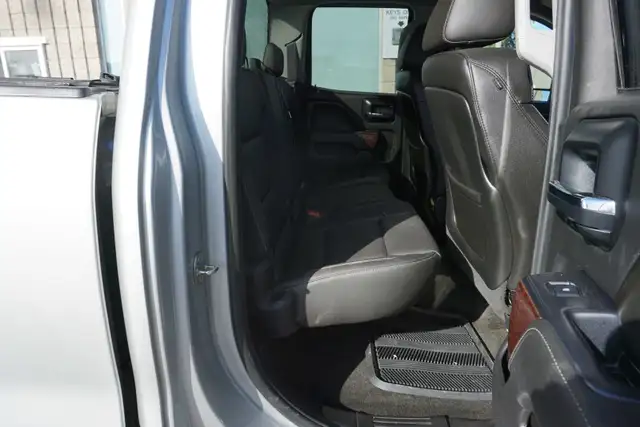2015 GMC Sierra 2500HD in Cars & Trucks in Oakville / Halton Region - Image 18