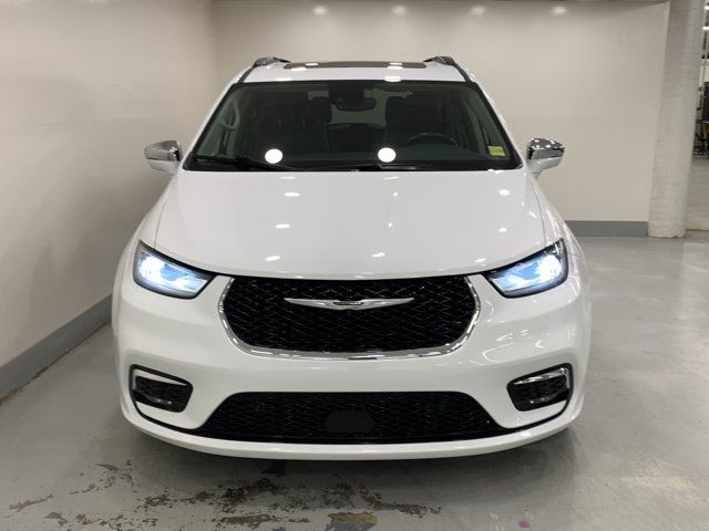 2022 Chrysler Pacifica Limited in Cars & Trucks in Regina - Image 2
